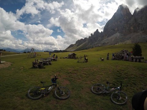 E-Adventures_Radreise_Dolomiten_Pause.jpg