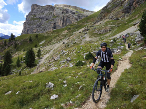 E-Adventures_Trailtour_Dolomiten_Singletrail.jpg