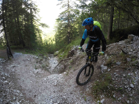 E-Adventures_E-MTB Dolomiten_Spitzkehre.jpg